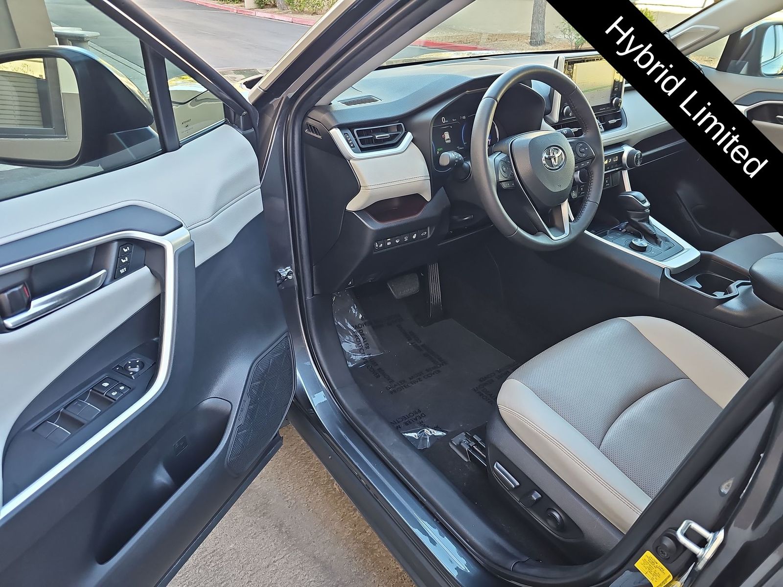 Thumbnail: 2021 Toyota RAV4 - 9