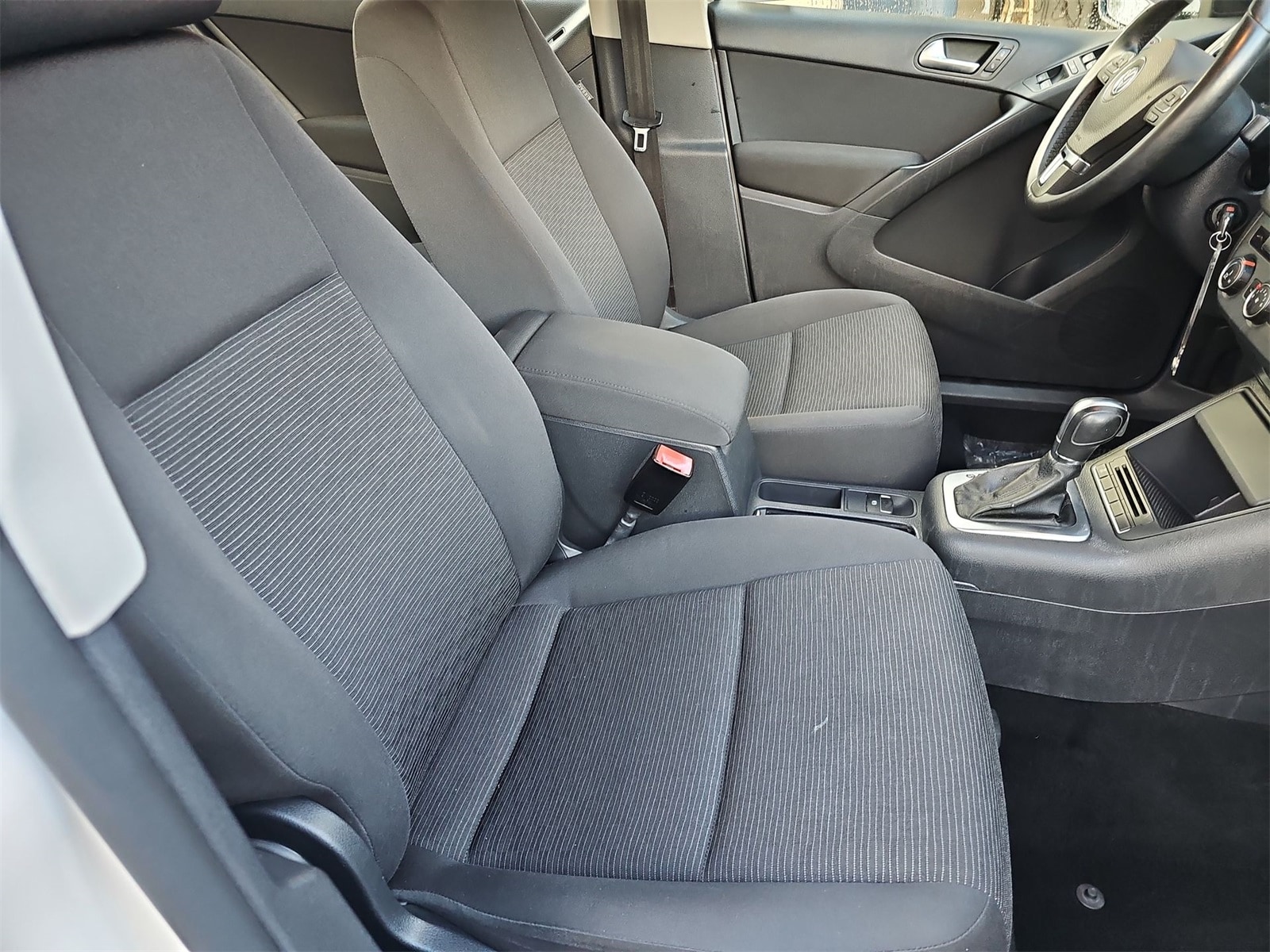 Thumbnail: 2013 Volkswagen Tiguan - 18