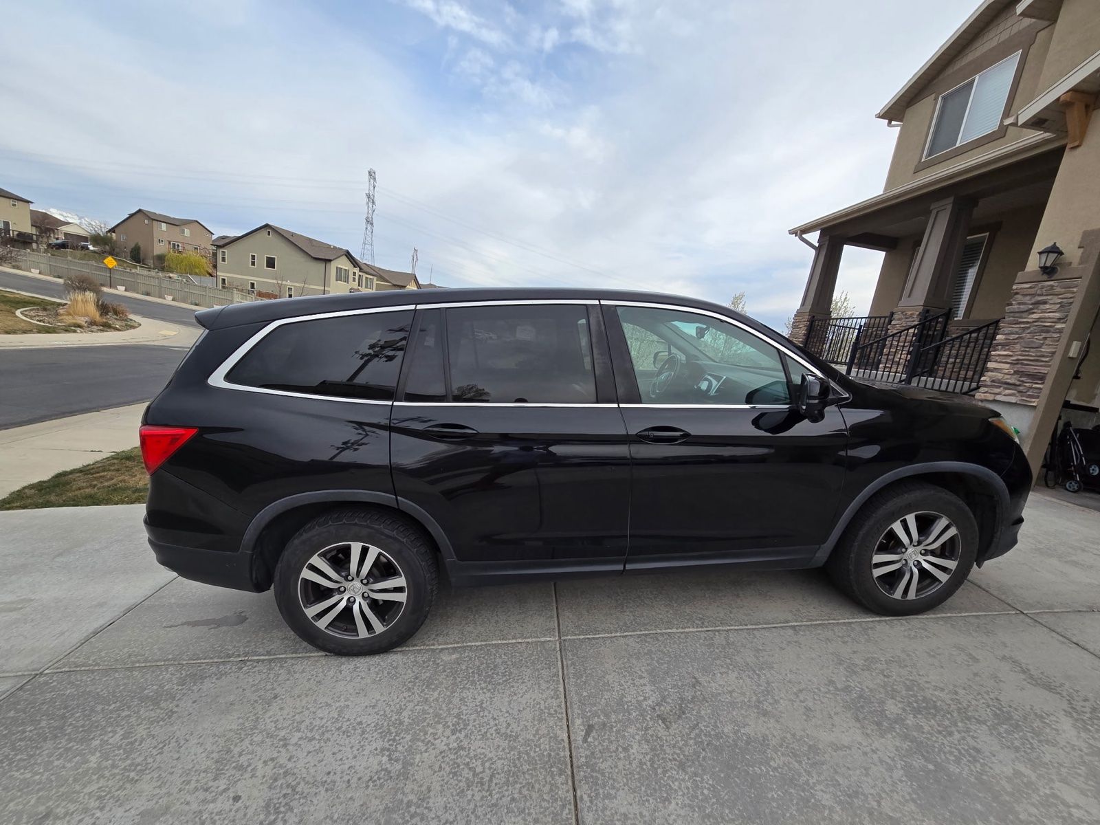 Thumbnail: 2017 Honda Pilot - 4