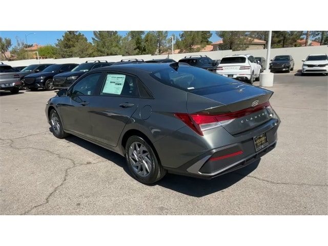 Thumbnail: 2024 Hyundai Elantra - 10