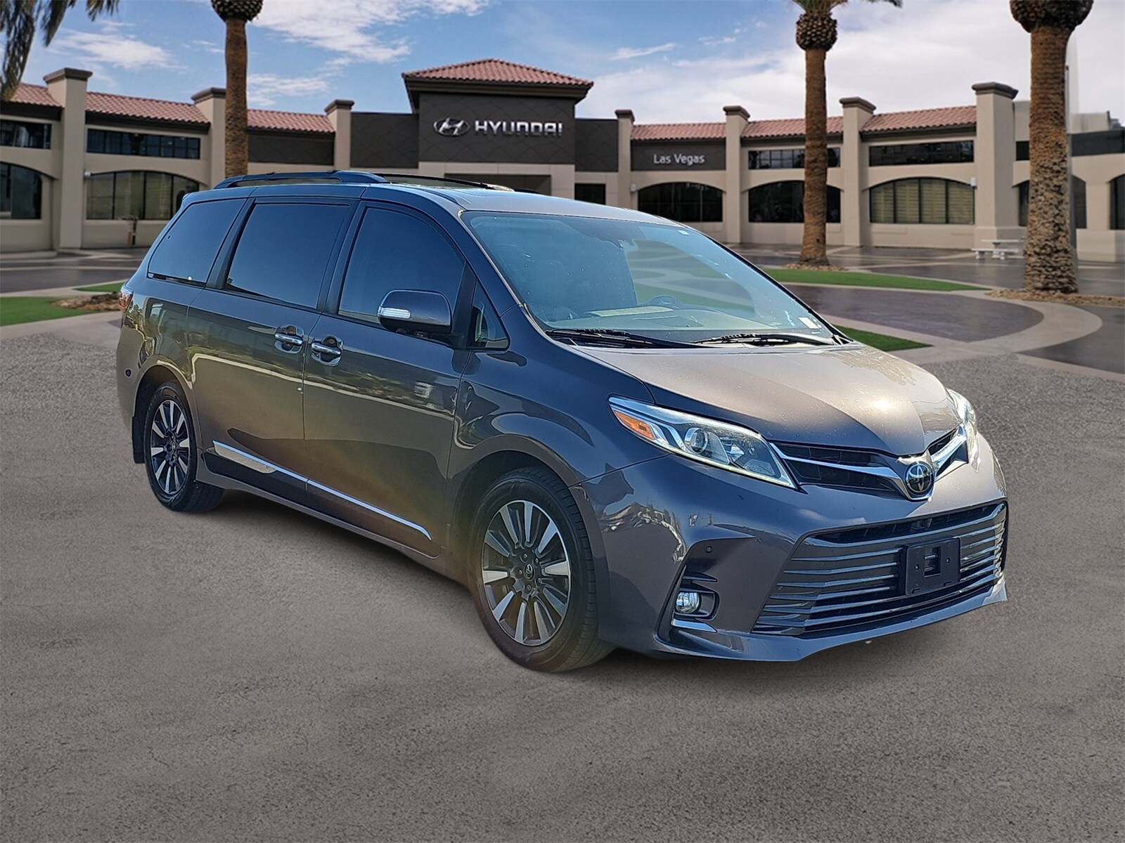 2019 Toyota Sienna Limited Premium photo 2