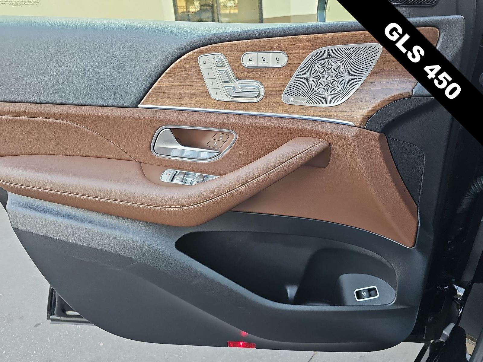 Thumbnail: 2025 Mercedes-Benz GLS - 28