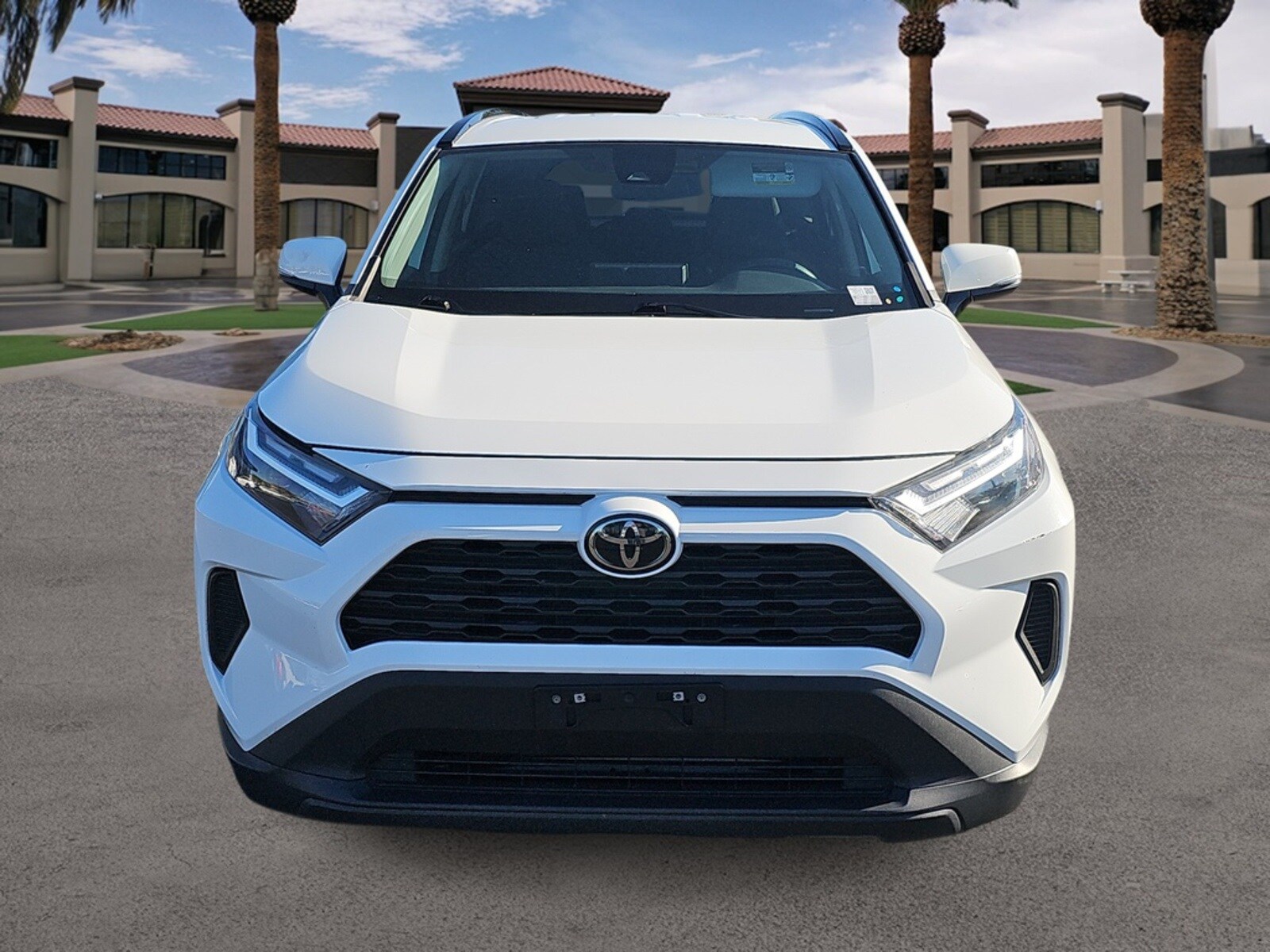 2022 Toyota RAV4 XLE photo 3