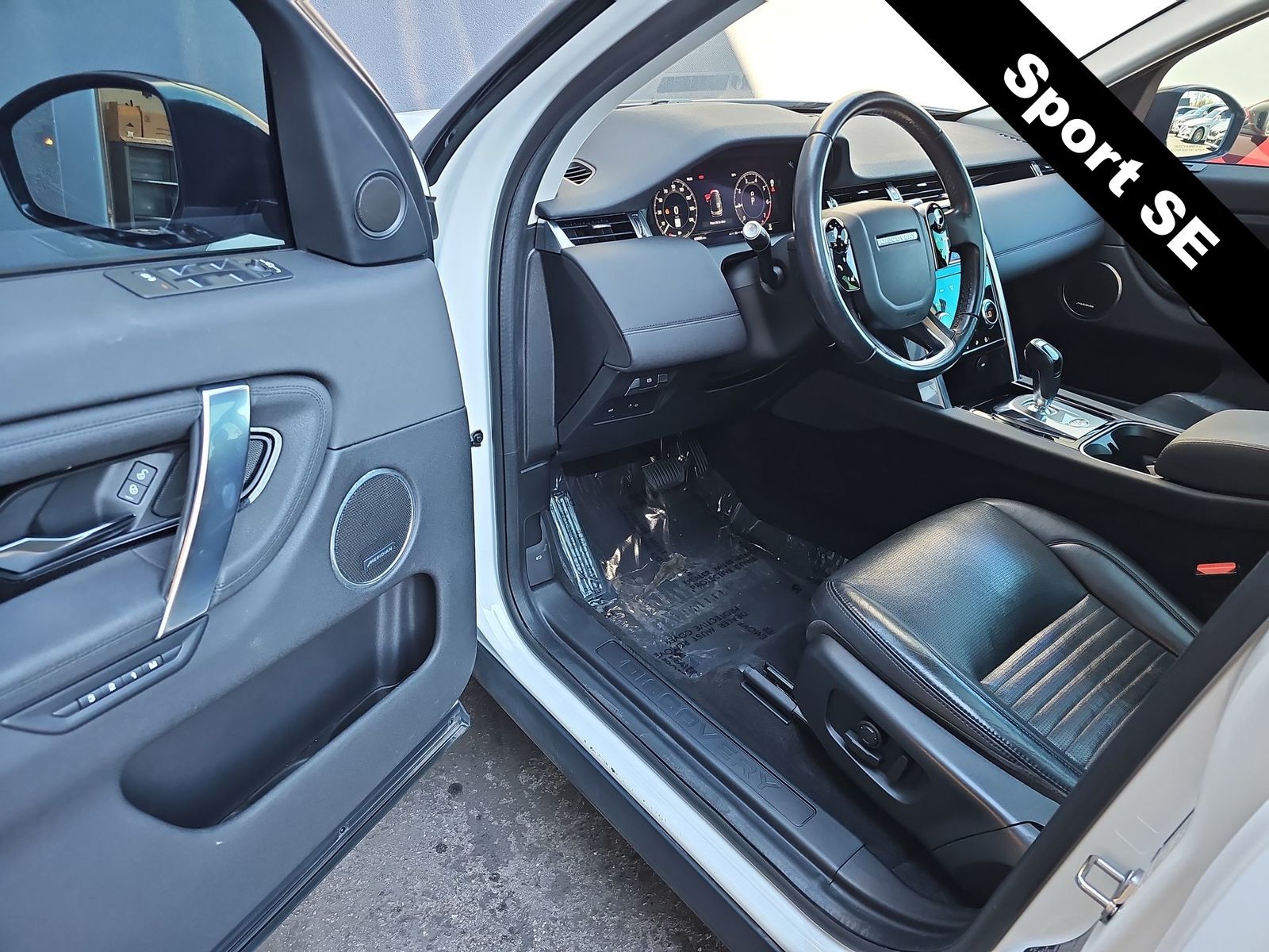 Thumbnail: 2020 Land Rover Discovery Sport - 10