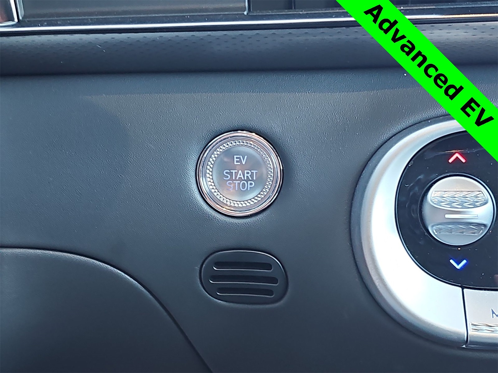 Thumbnail: 2025 Genesis GV60 - 24