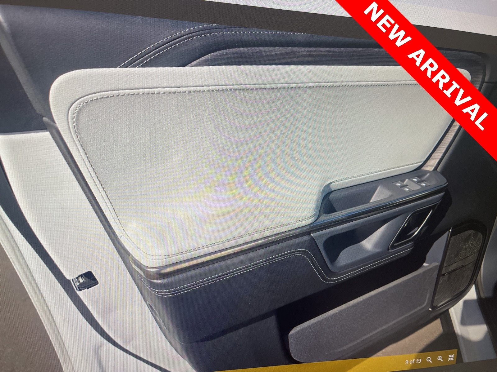 Thumbnail: 2022 Rivian R1T - 8