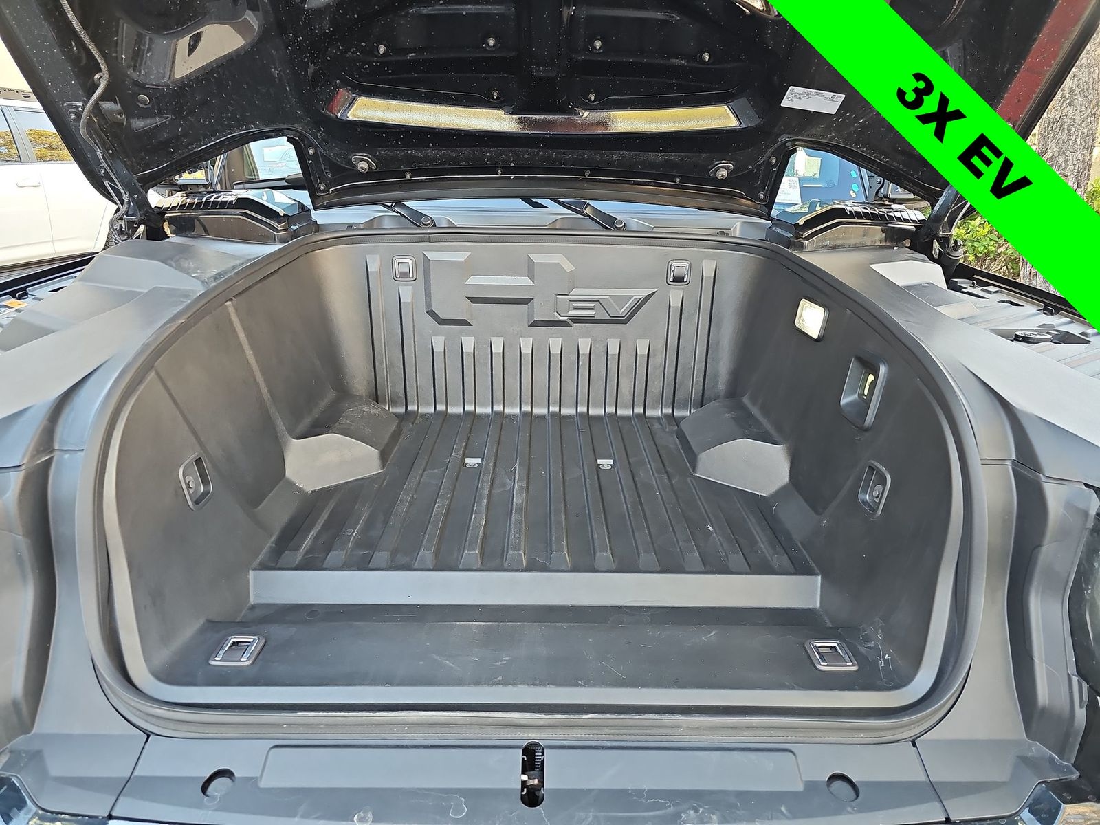 Thumbnail: 2024 GMC Hummer EV - 13