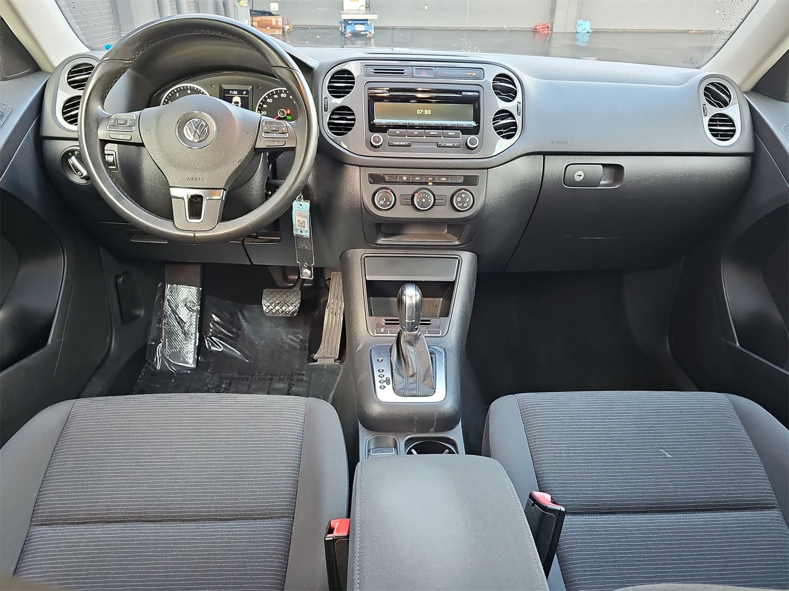 Thumbnail: 2013 Volkswagen Tiguan - 14