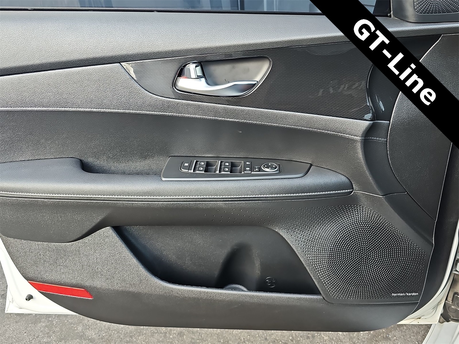 Thumbnail: 2023 Kia Forte - 28