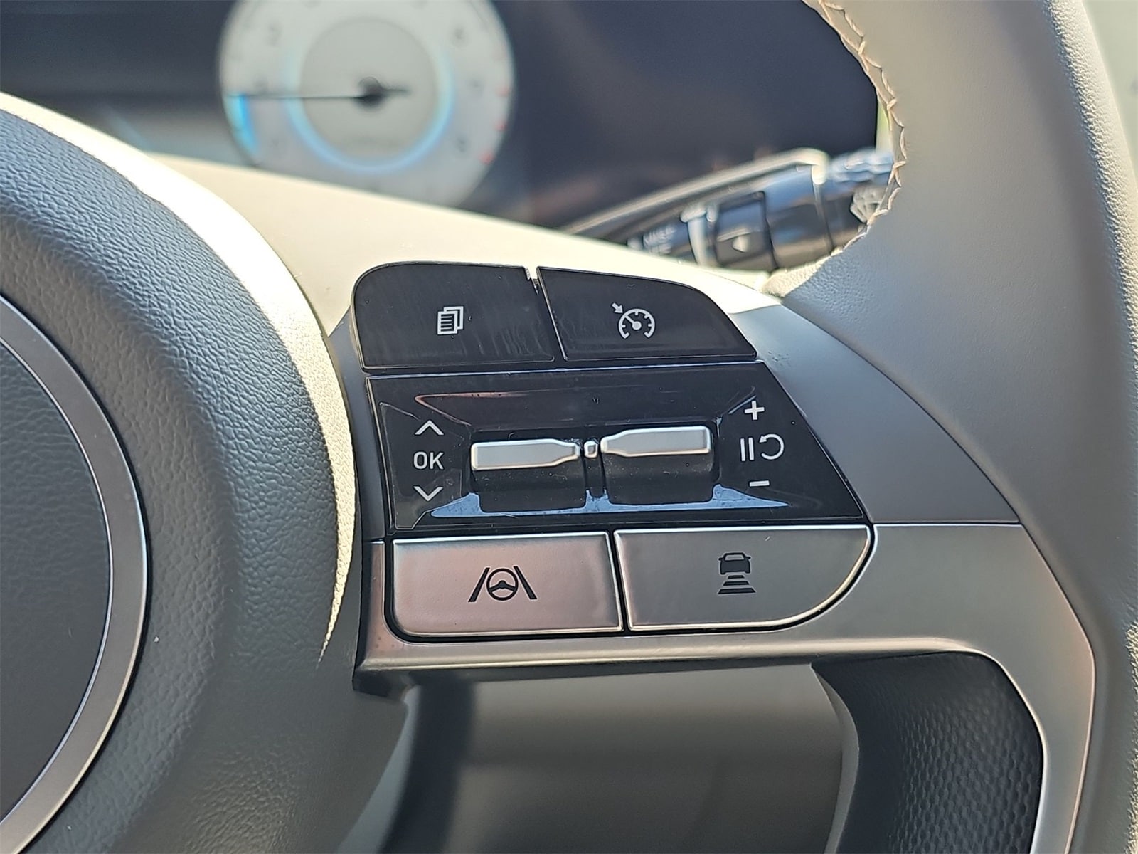 Thumbnail: 2023 Hyundai Elantra - 27