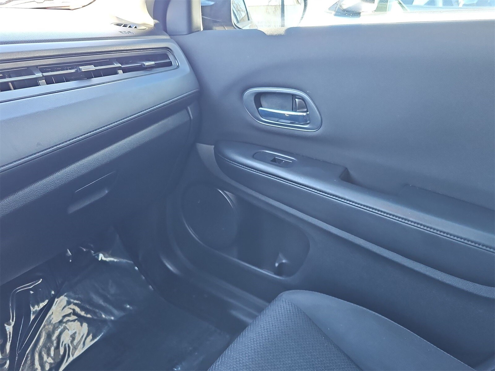 Thumbnail: 2016 Honda HR-V - 25