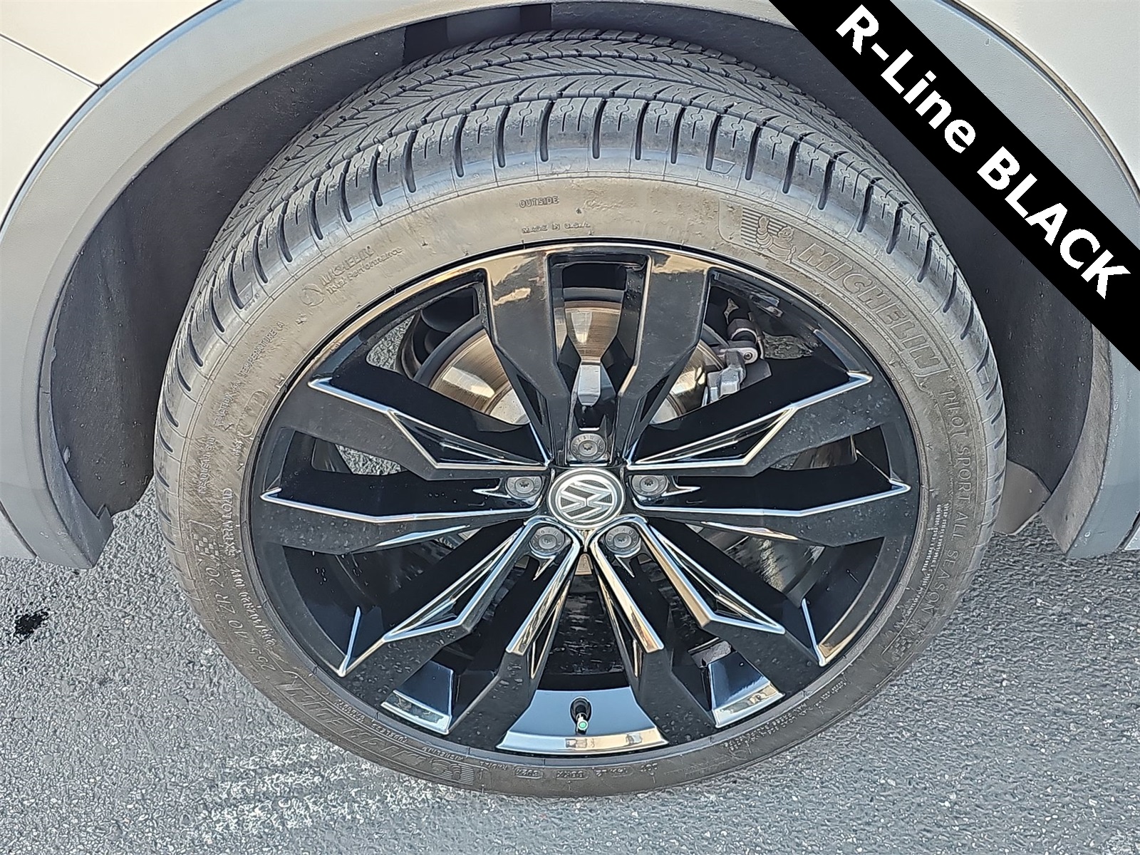 Thumbnail: 2021 Volkswagen Tiguan - 12