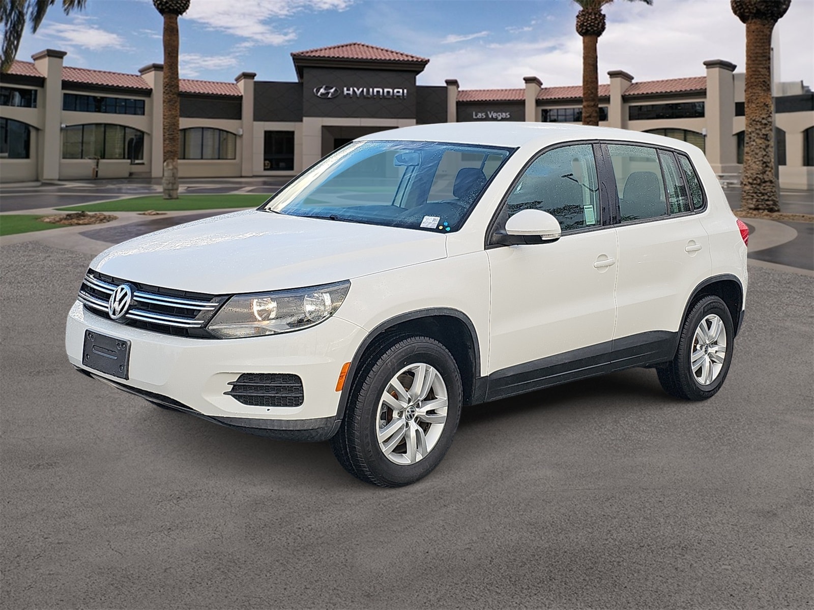 Thumbnail: 2013 Volkswagen Tiguan - 4