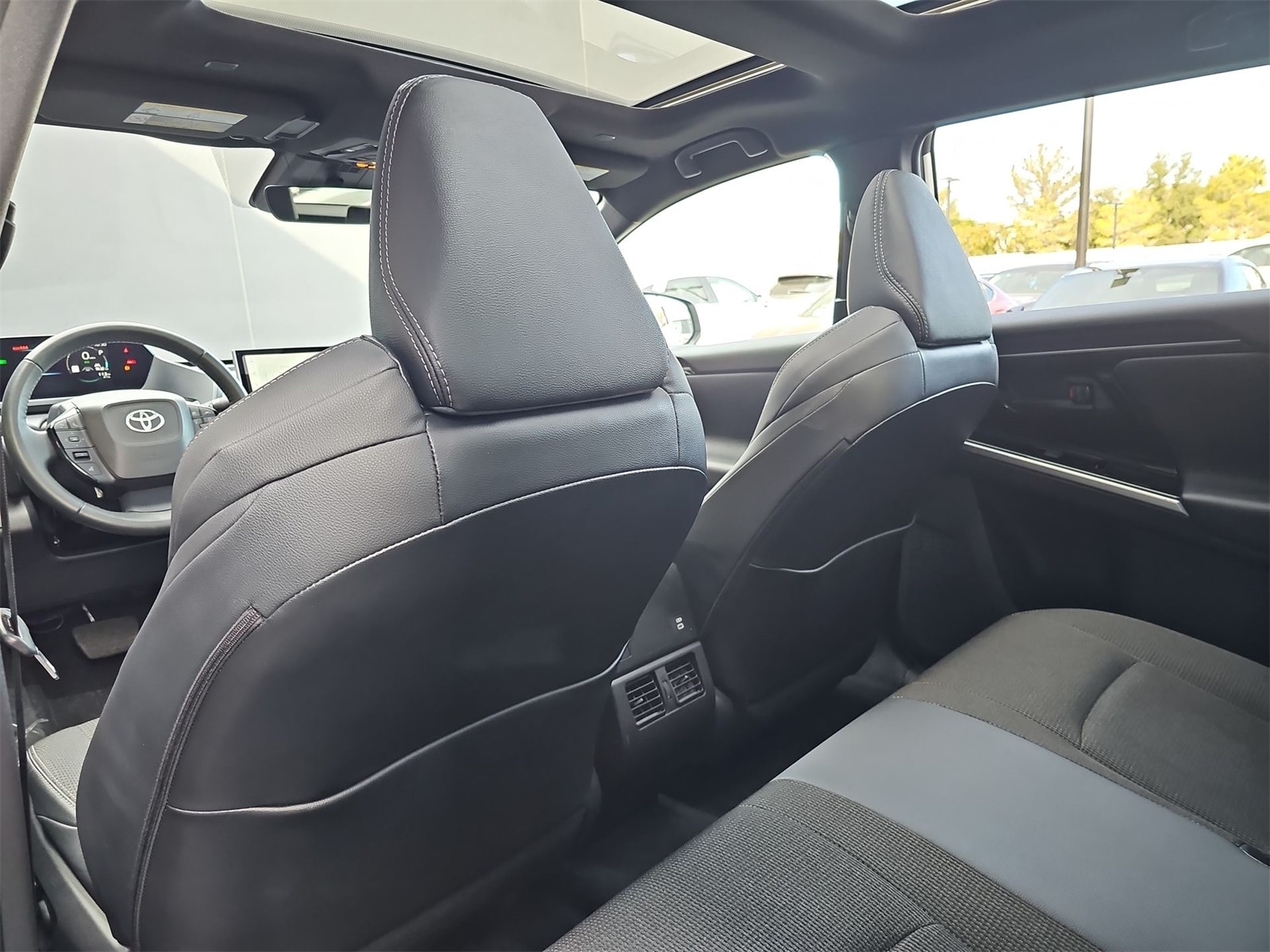 Thumbnail: 2024 Toyota bZ4X - 16