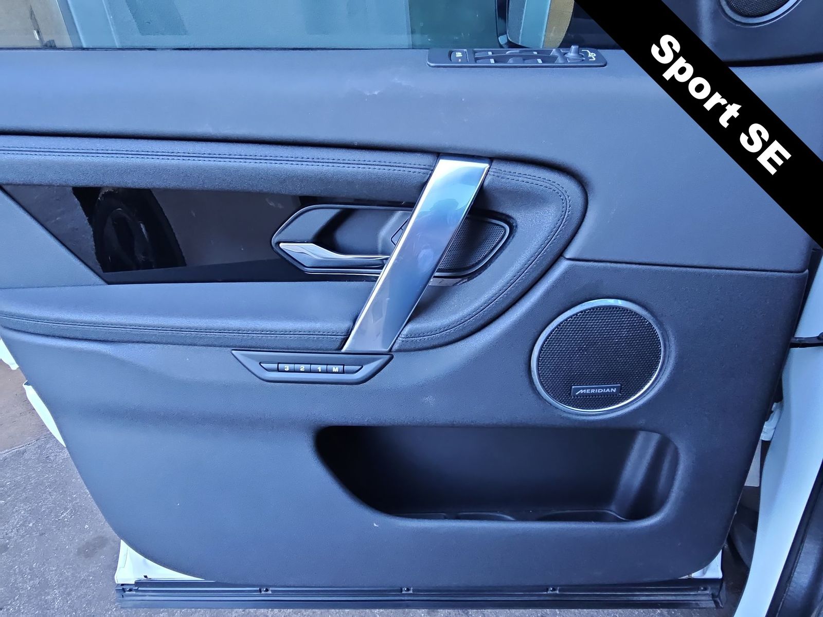 Thumbnail: 2020 Land Rover Discovery Sport - 28