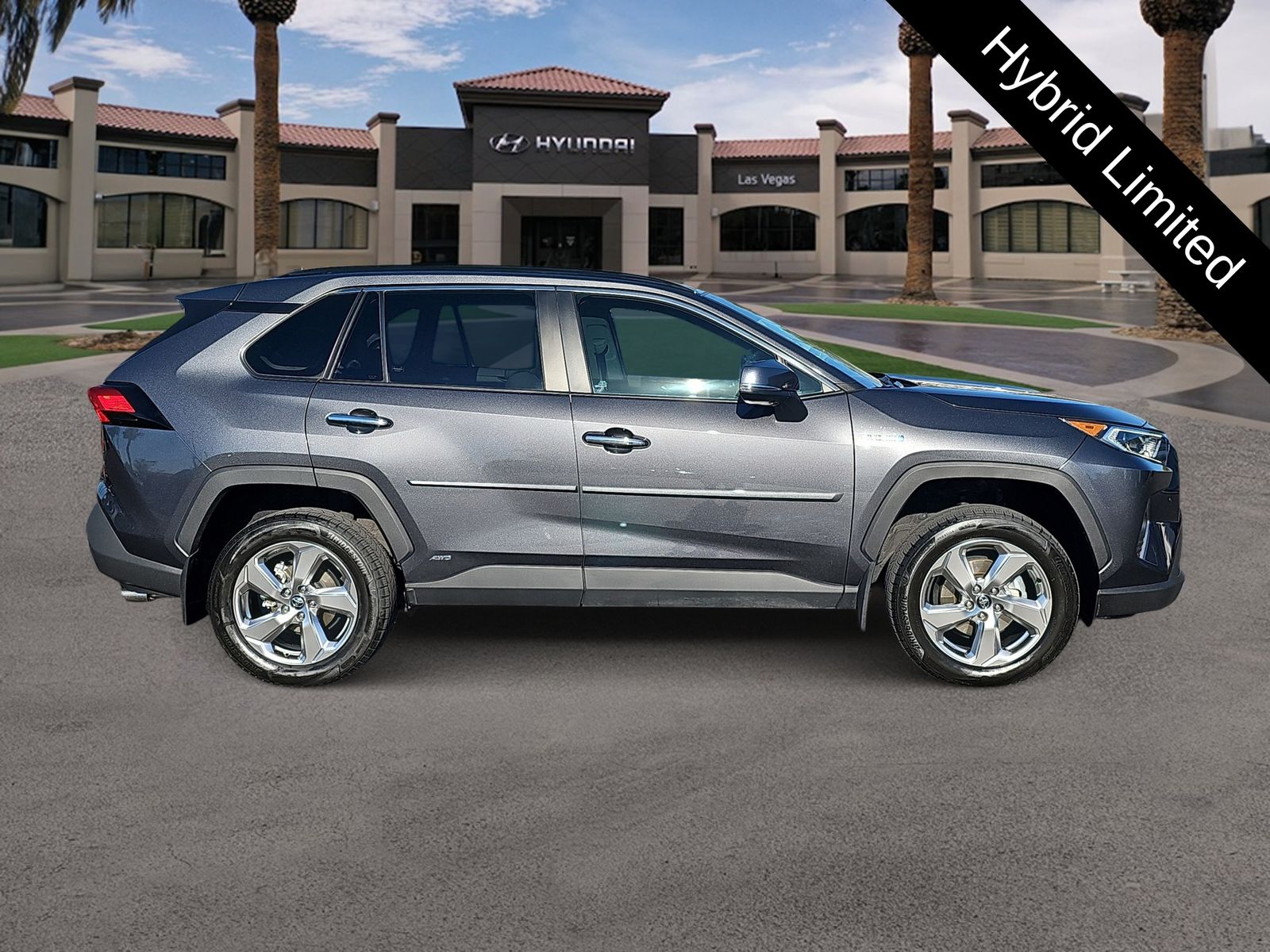Thumbnail: 2021 Toyota RAV4 - 8