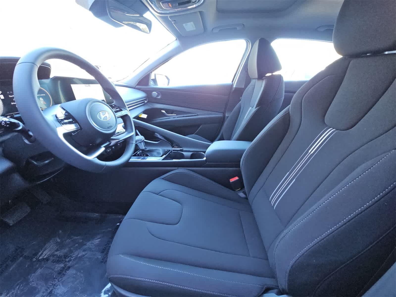 Thumbnail: 2025 Hyundai Elantra - 15