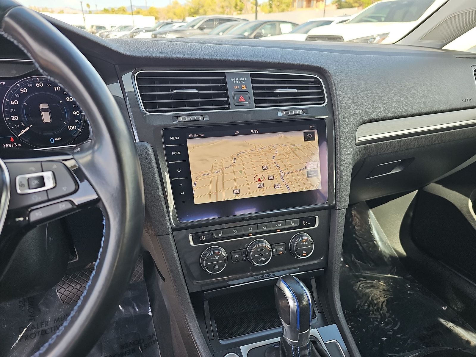Thumbnail: 2018 Volkswagen e-Golf - 20