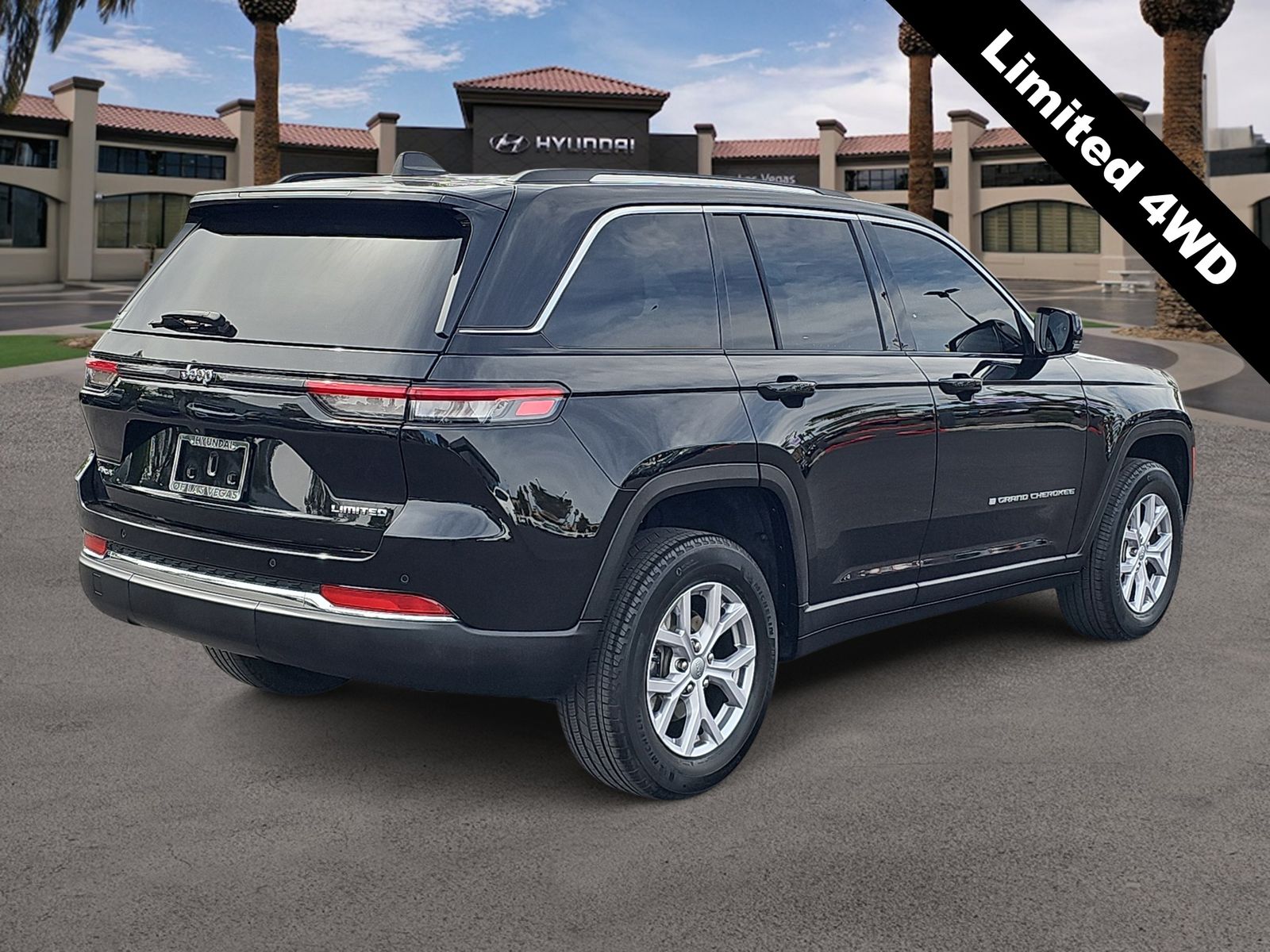 Thumbnail: 2022 Jeep Grand Cherokee - 8