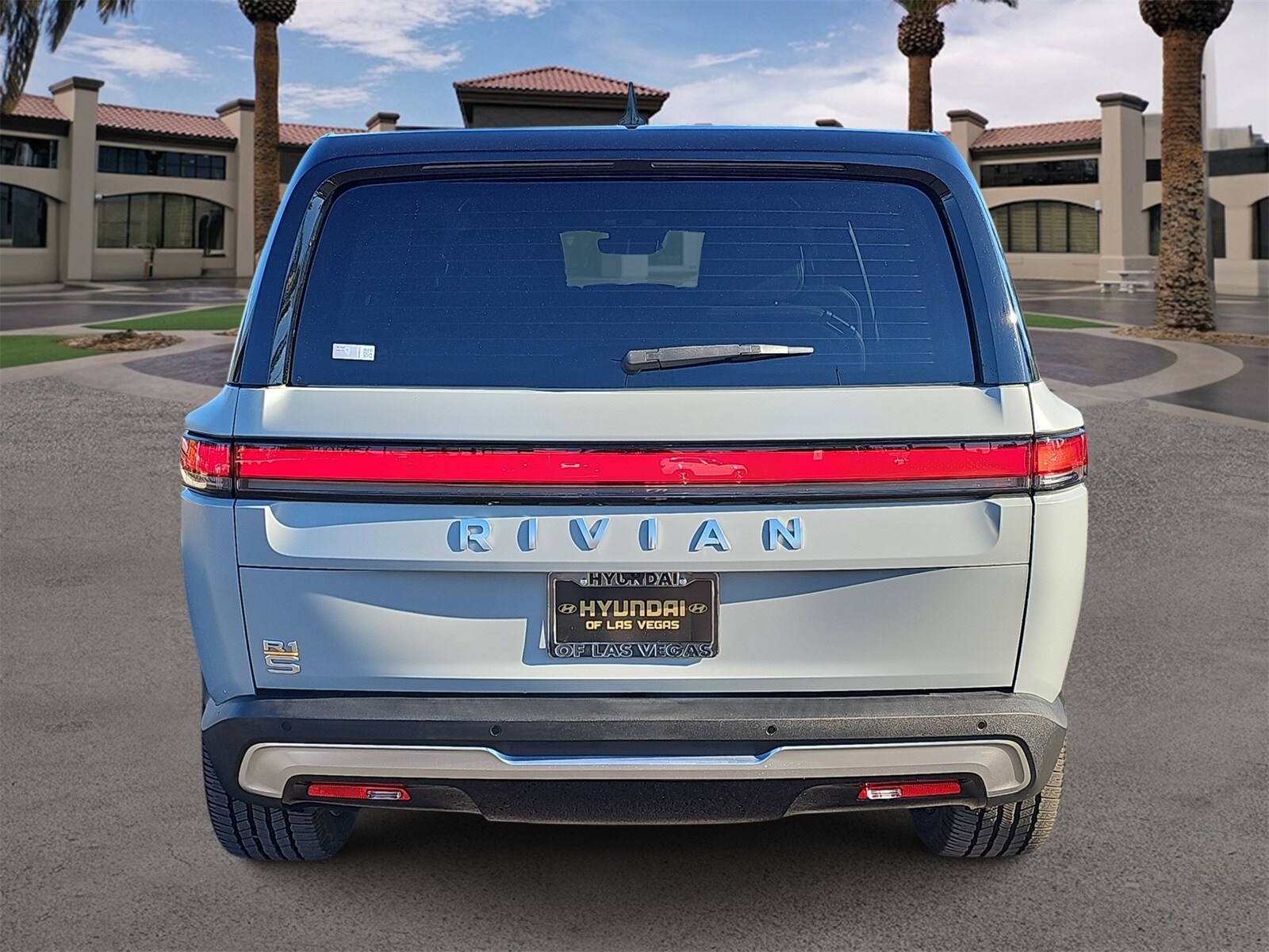 Thumbnail: 2023 Rivian R1S - 7