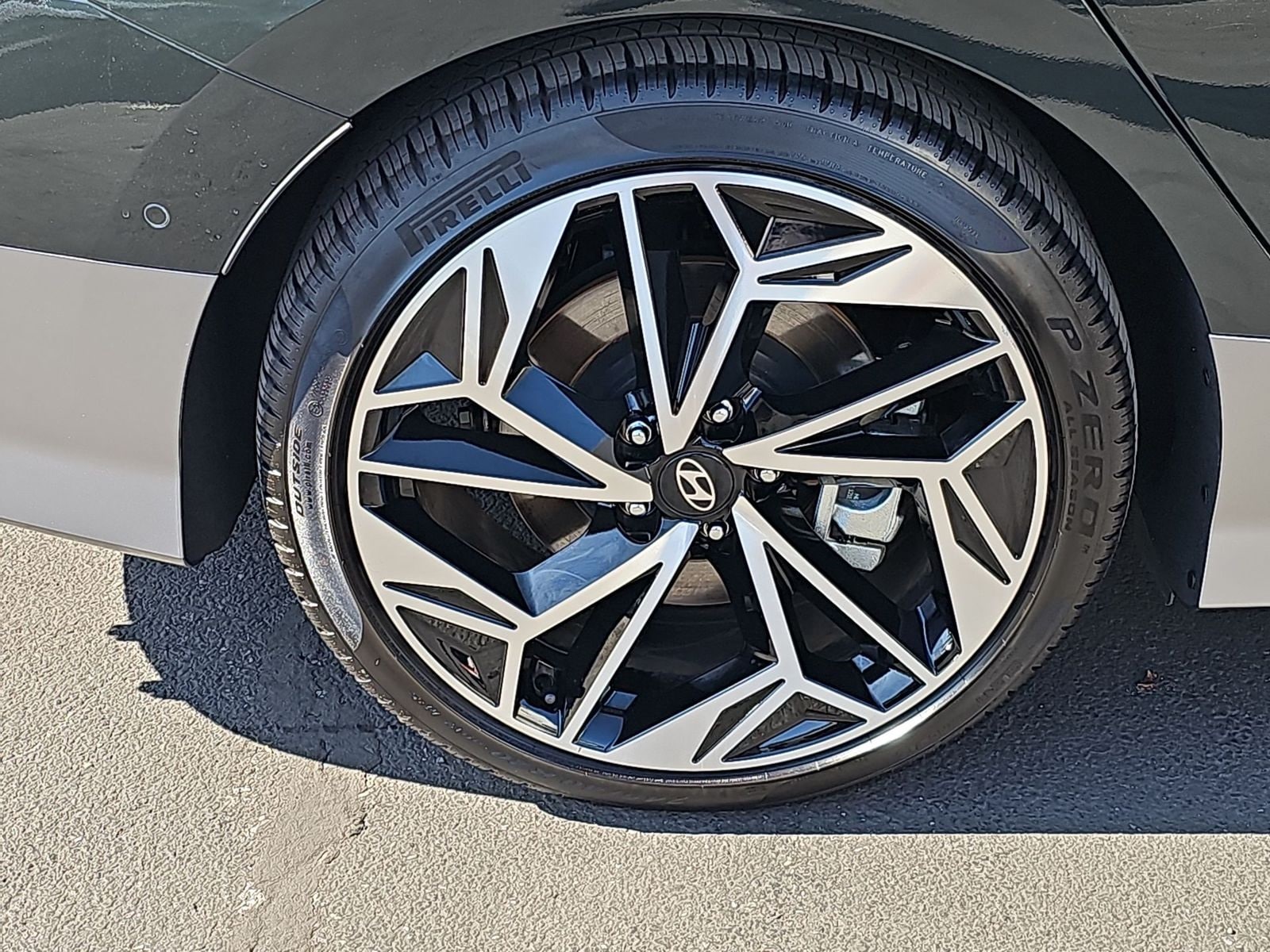 Thumbnail: 2023 Hyundai Ioniq 6 - 13