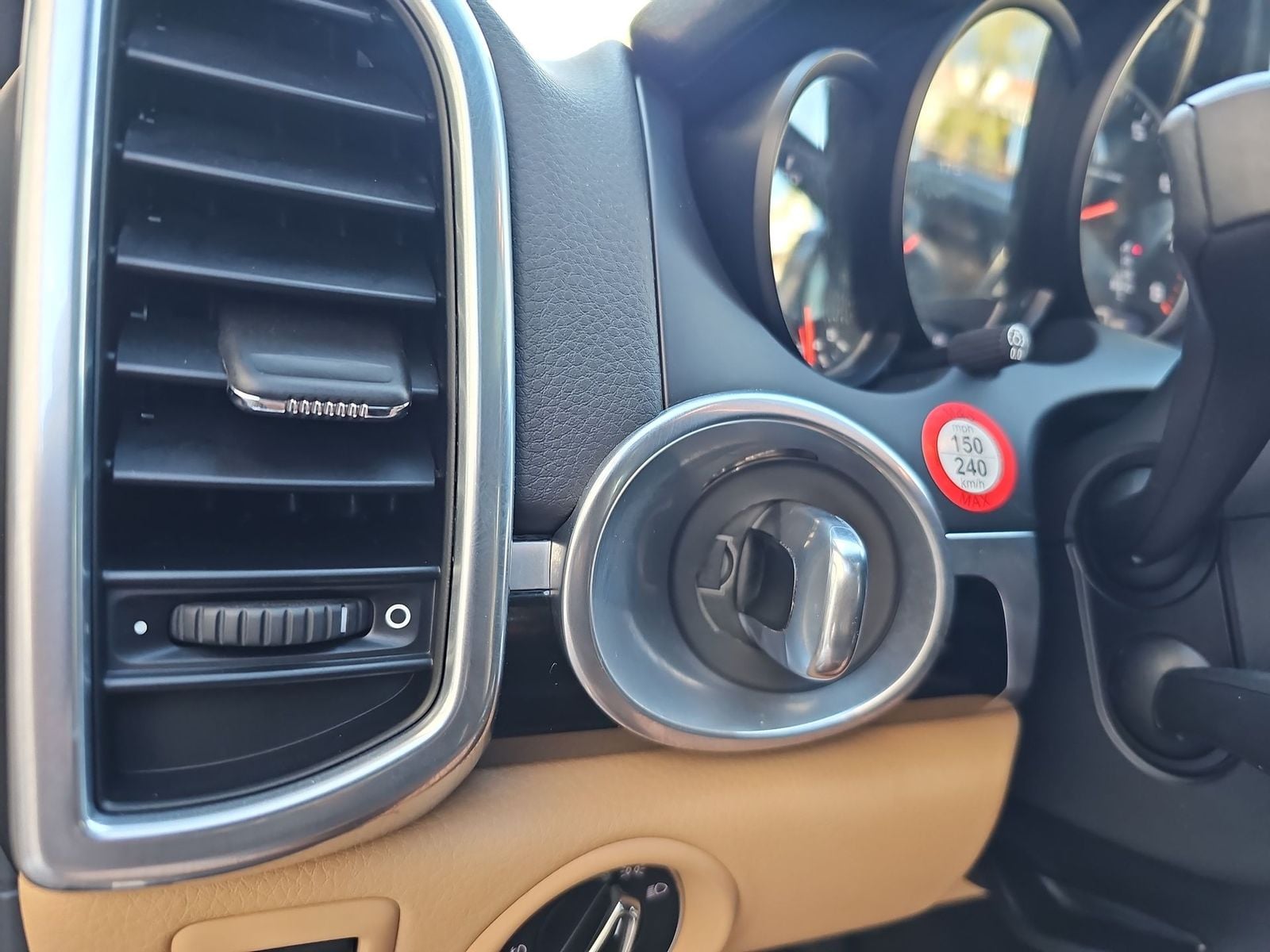 Thumbnail: 2014 Porsche Cayenne - 24