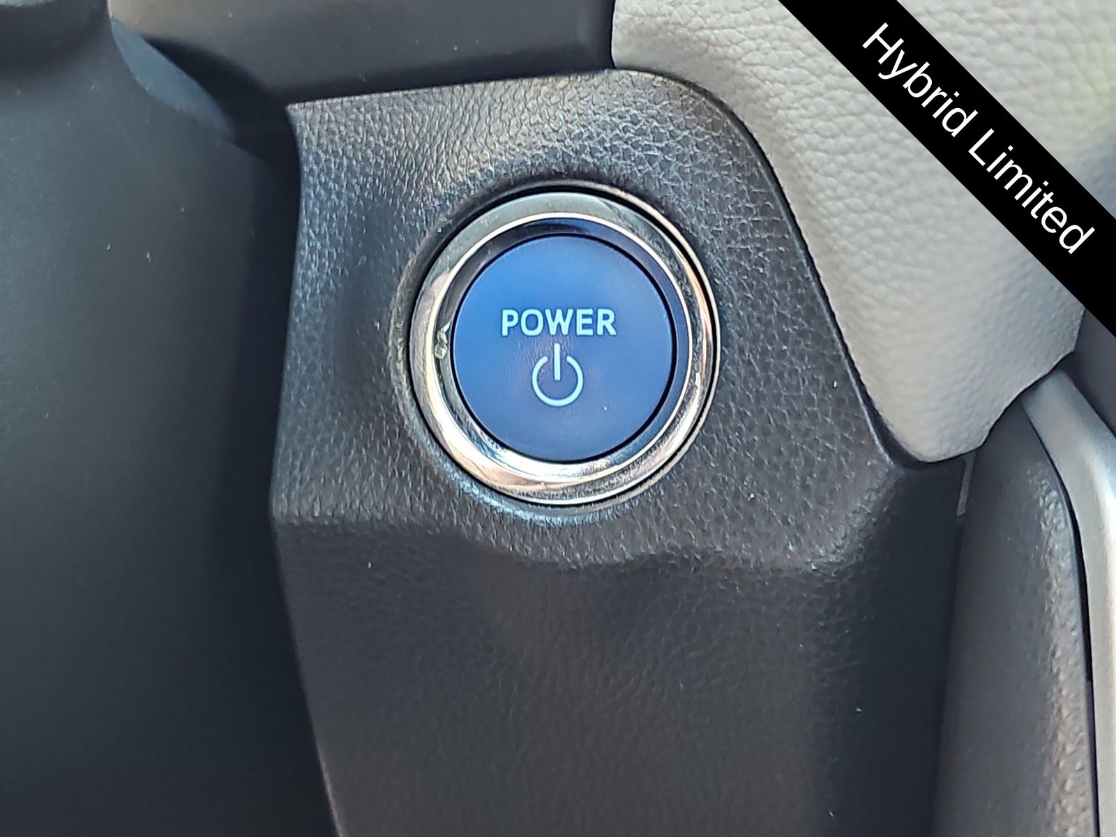 Thumbnail: 2021 Toyota RAV4 - 23