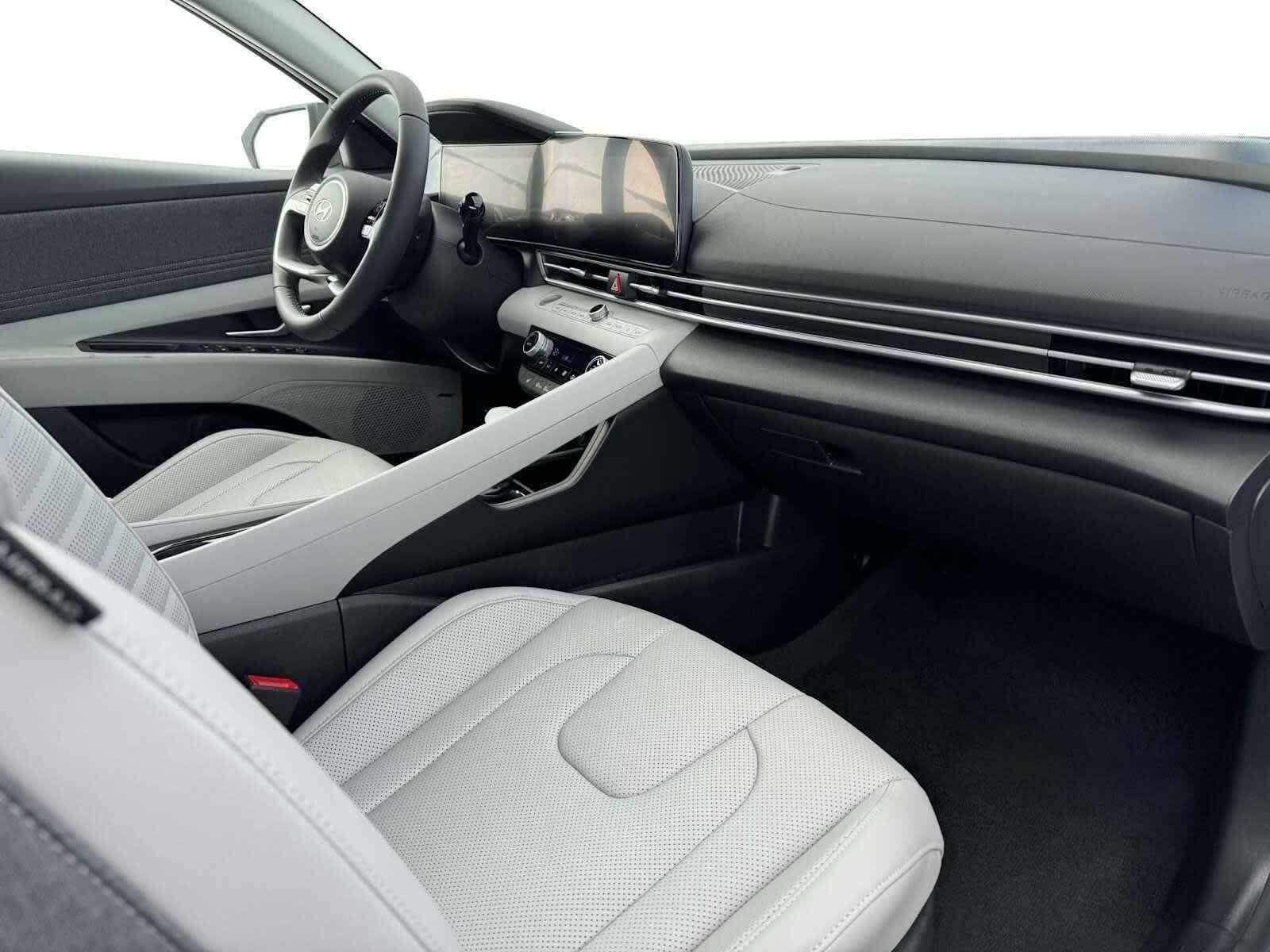 Thumbnail: 2025 Hyundai Elantra - 15