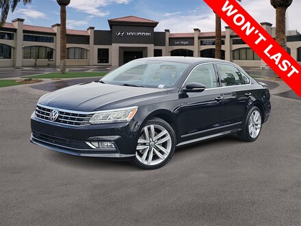 2017 Volkswagen Passat 1.8T SE w/Technology Sedan
