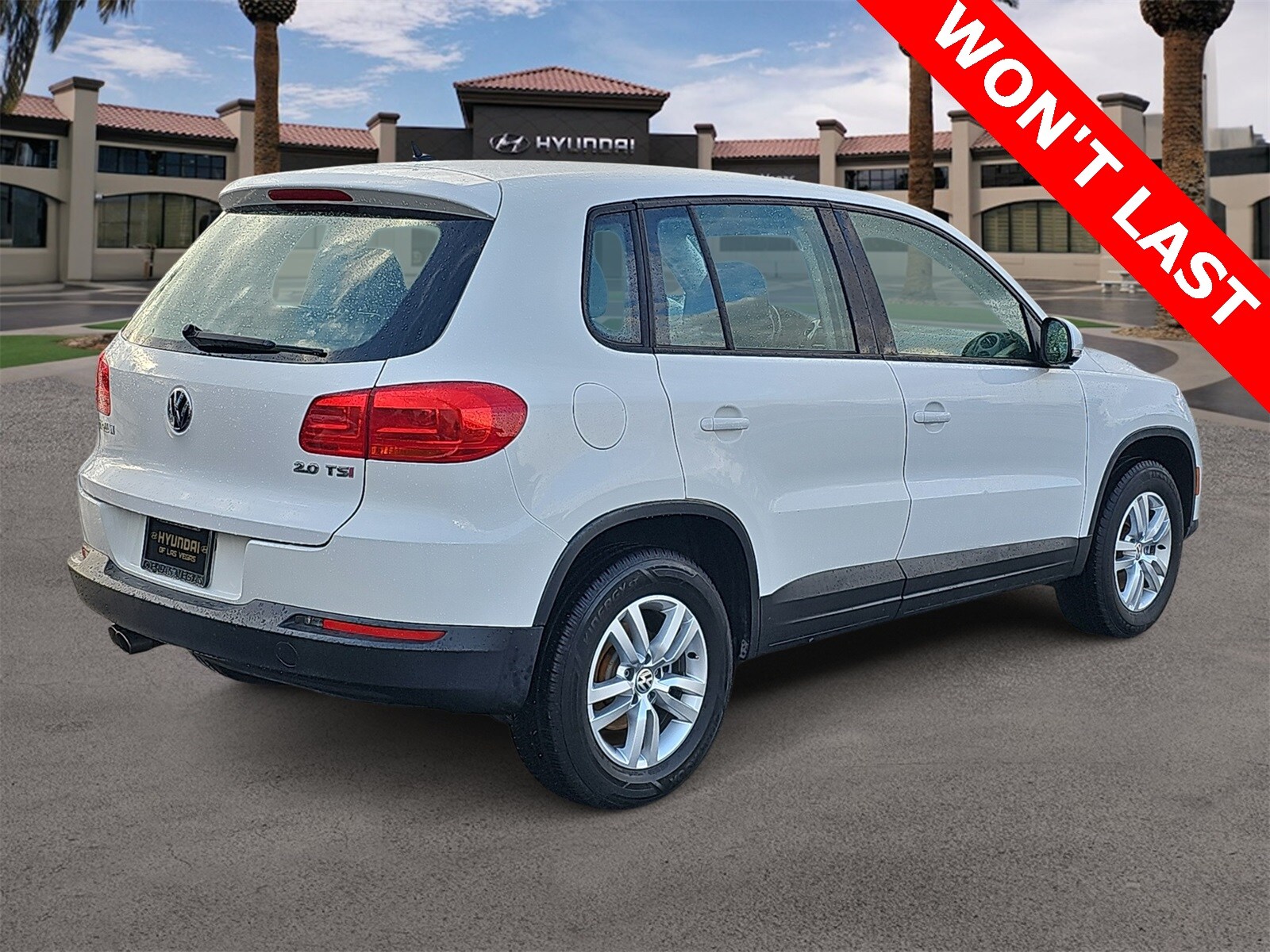 Thumbnail: 2013 Volkswagen Tiguan - 8