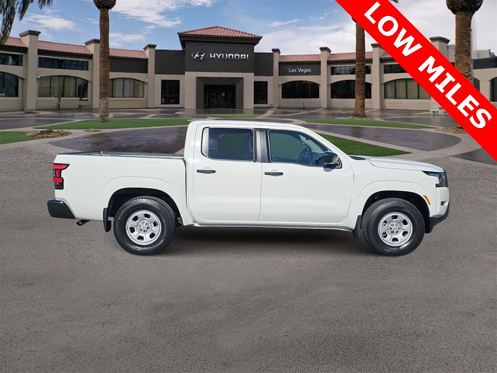 Thumbnail: 2023 Nissan Frontier - 9