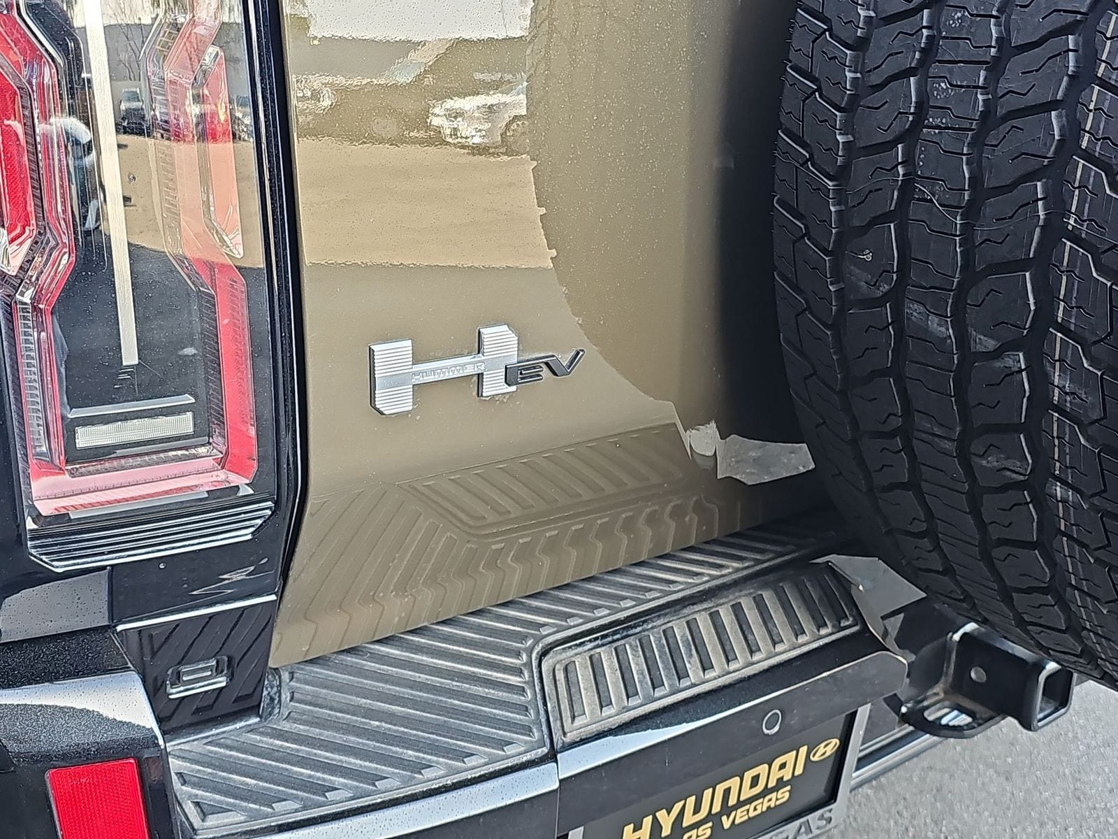 Thumbnail: 2025 GMC Hummer EV - 11