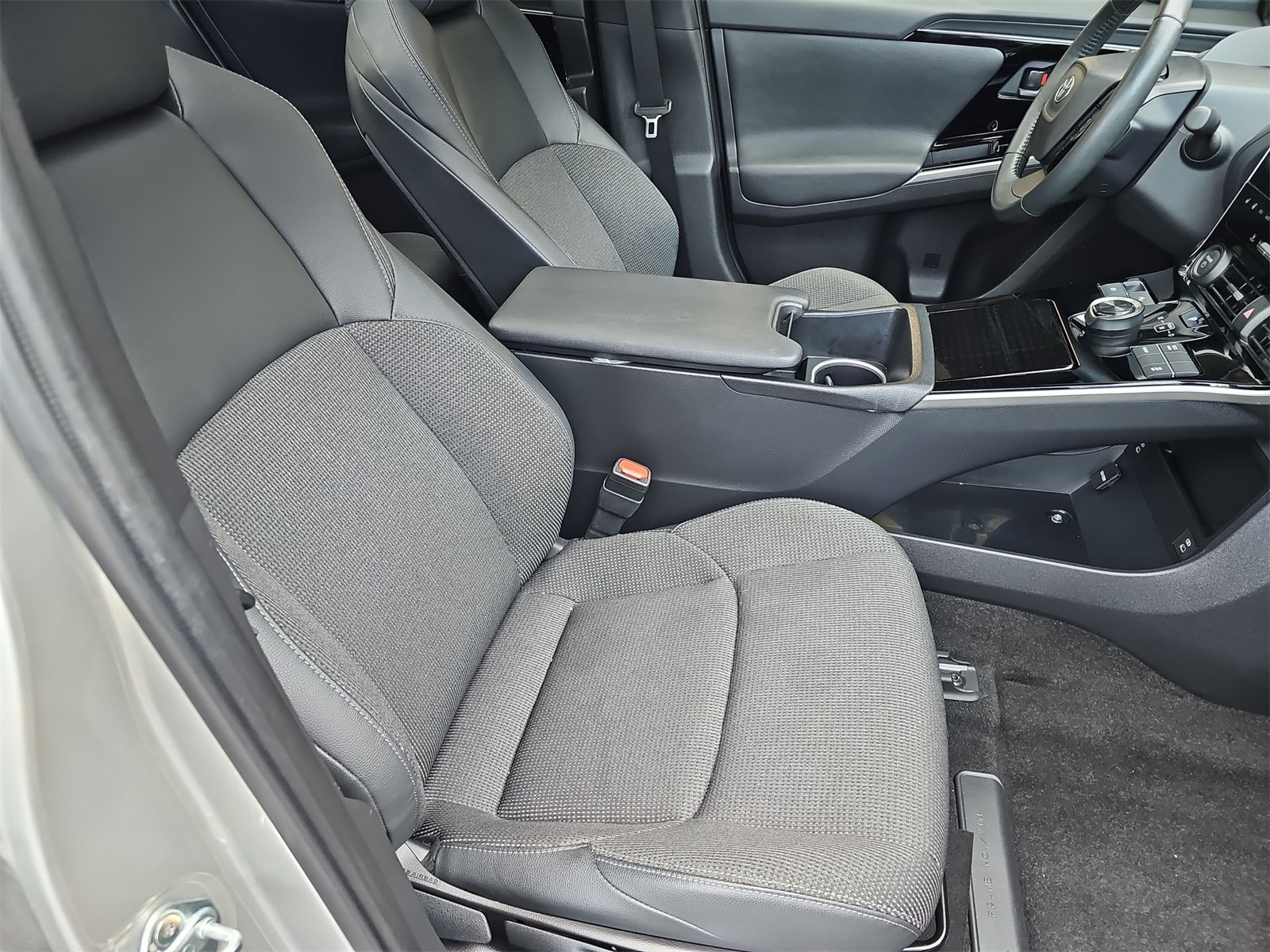 Thumbnail: 2024 Toyota bZ4X - 18