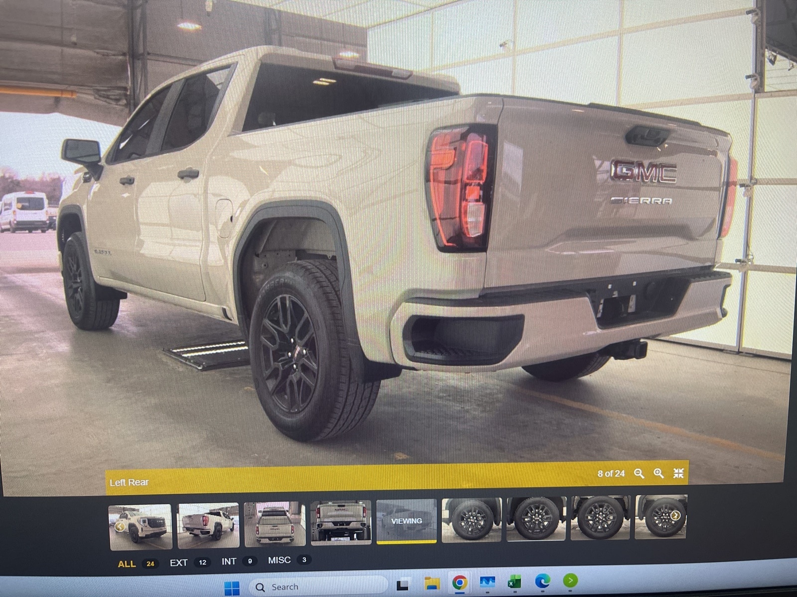 Thumbnail: 2026 GMC Sierra 1500 - 7