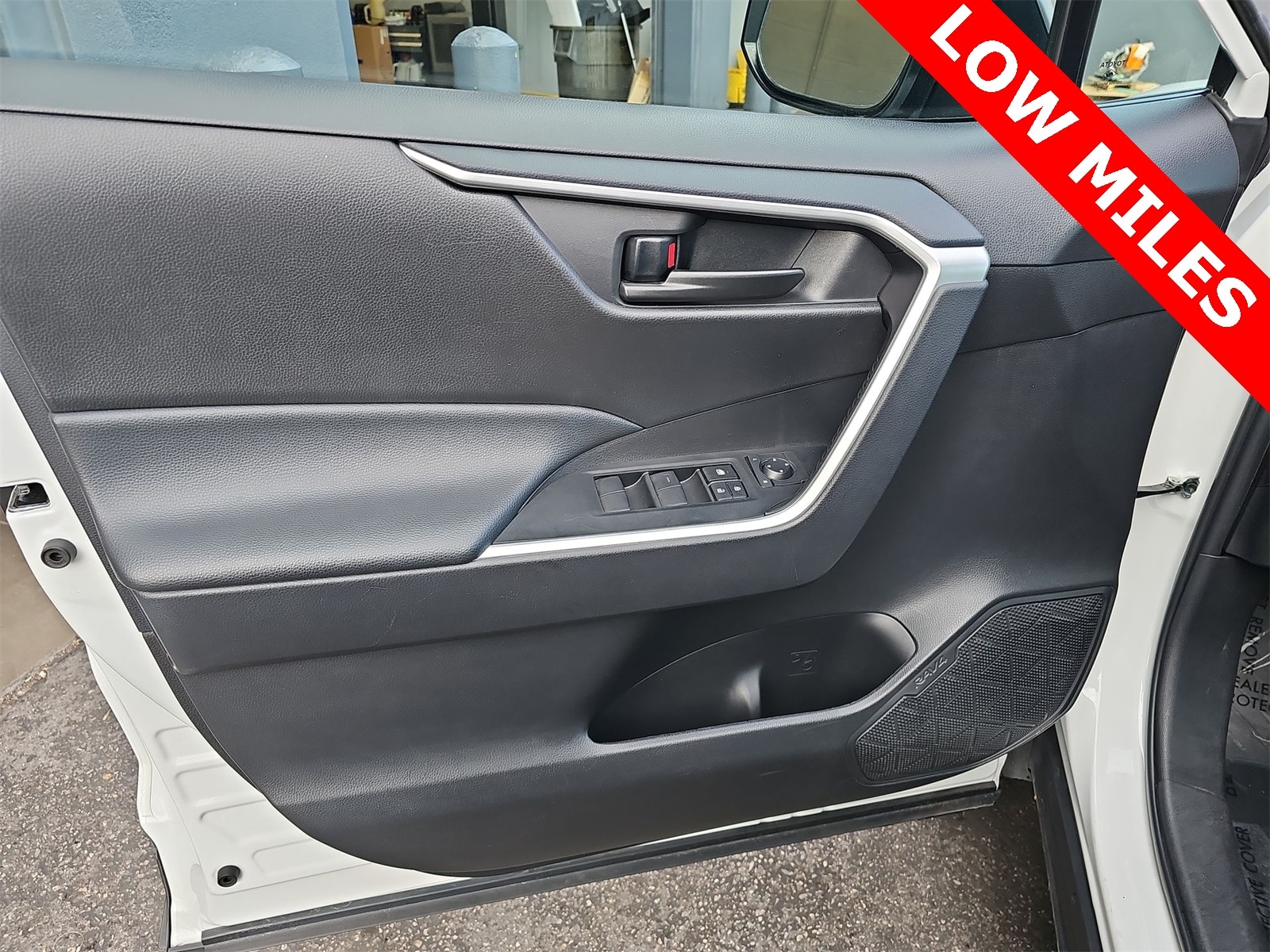 Thumbnail: 2024 Toyota RAV4 - 26