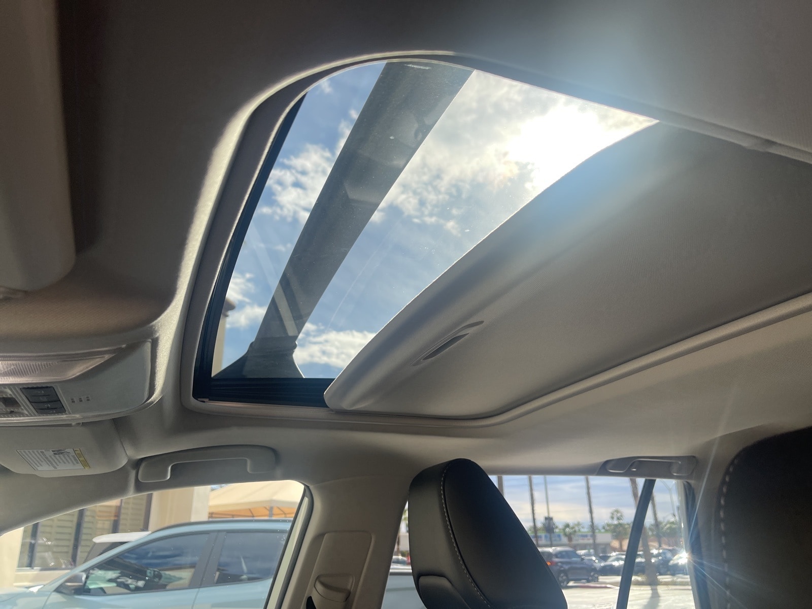 Thumbnail: 2022 Toyota RAV4 - 10