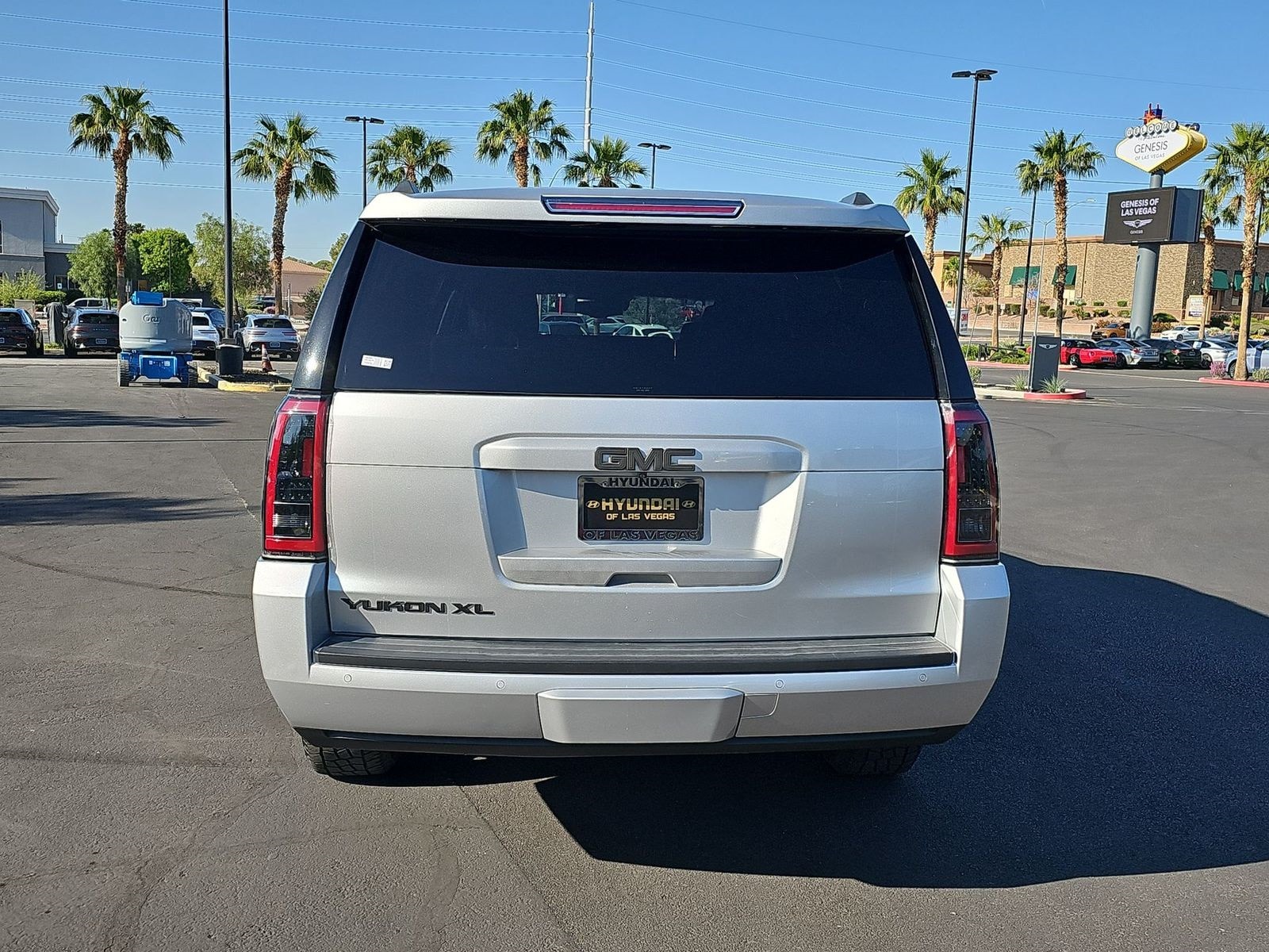 Thumbnail: 2017 GMC Yukon XL - 8