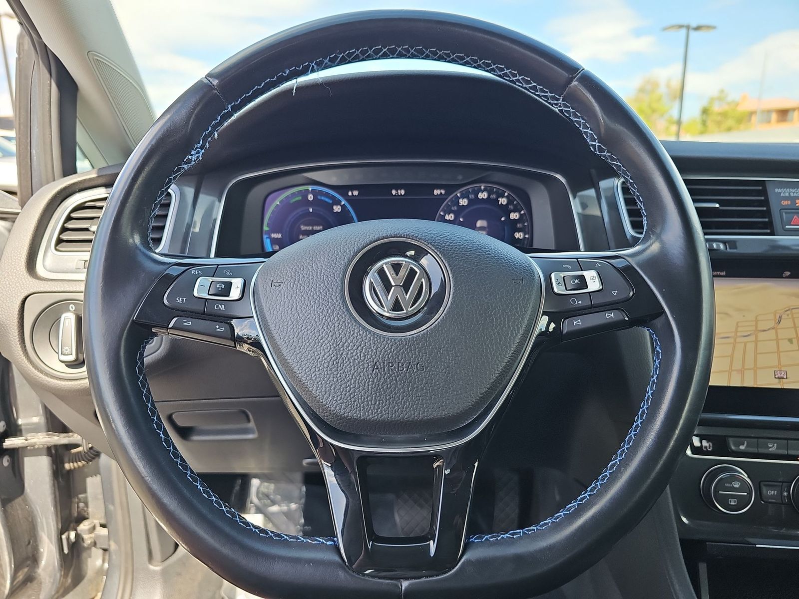 Thumbnail: 2018 Volkswagen e-Golf - 19