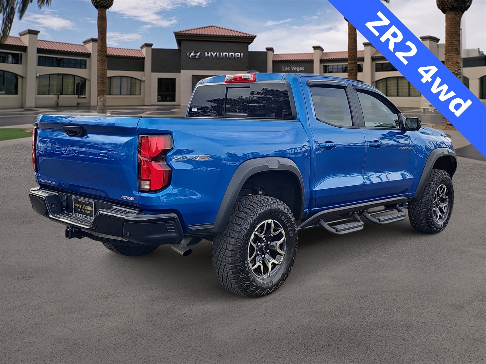 Thumbnail: 2023 Chevrolet Colorado - 8