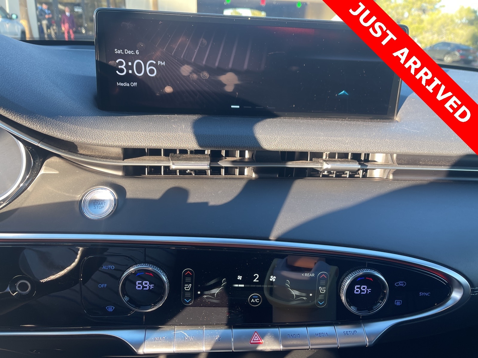 Thumbnail: 2022 Genesis GV70 - 8