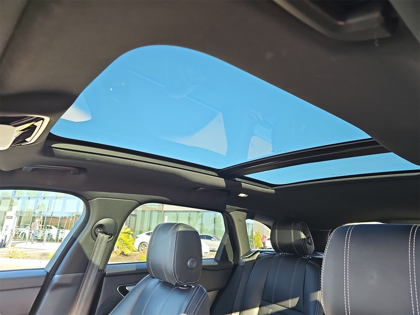 Thumbnail: 2020 Land Rover Range Rover Velar - 29