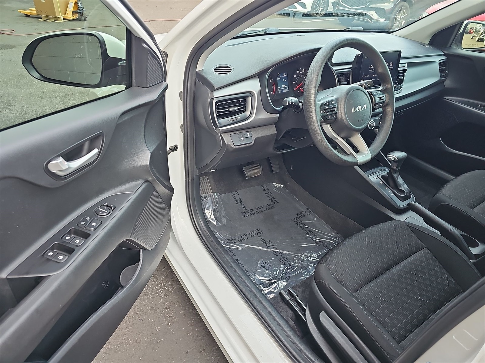 Thumbnail: 2023 Kia Rio - 10