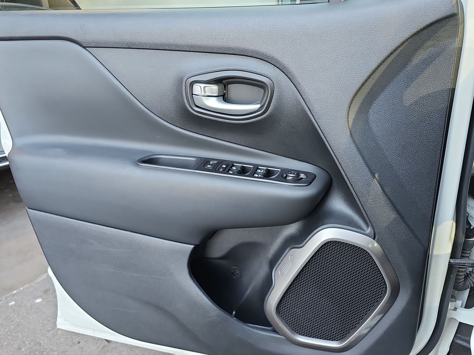 Thumbnail: 2023 Jeep Renegade - 27