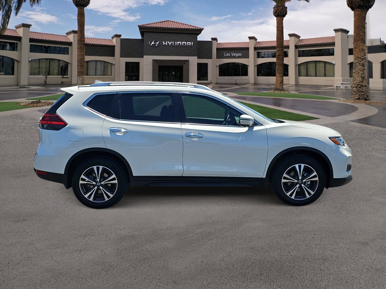Thumbnail: 2019 Nissan Rogue - 10