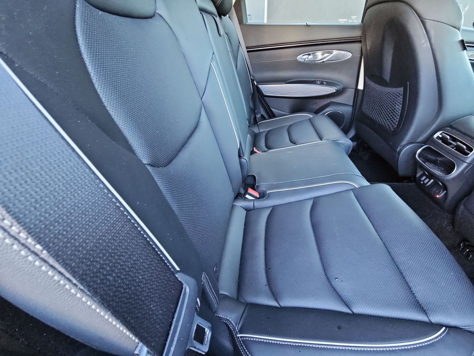 Thumbnail: 2022 Genesis GV70 - 16