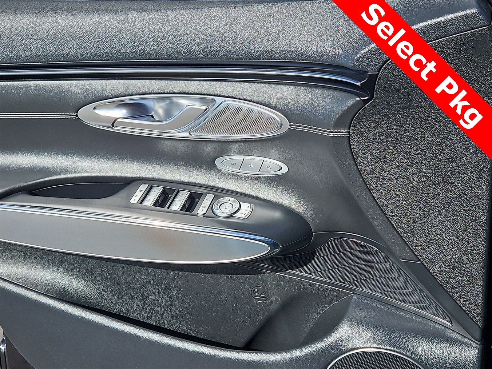 Thumbnail: 2022 Genesis GV70 - 30