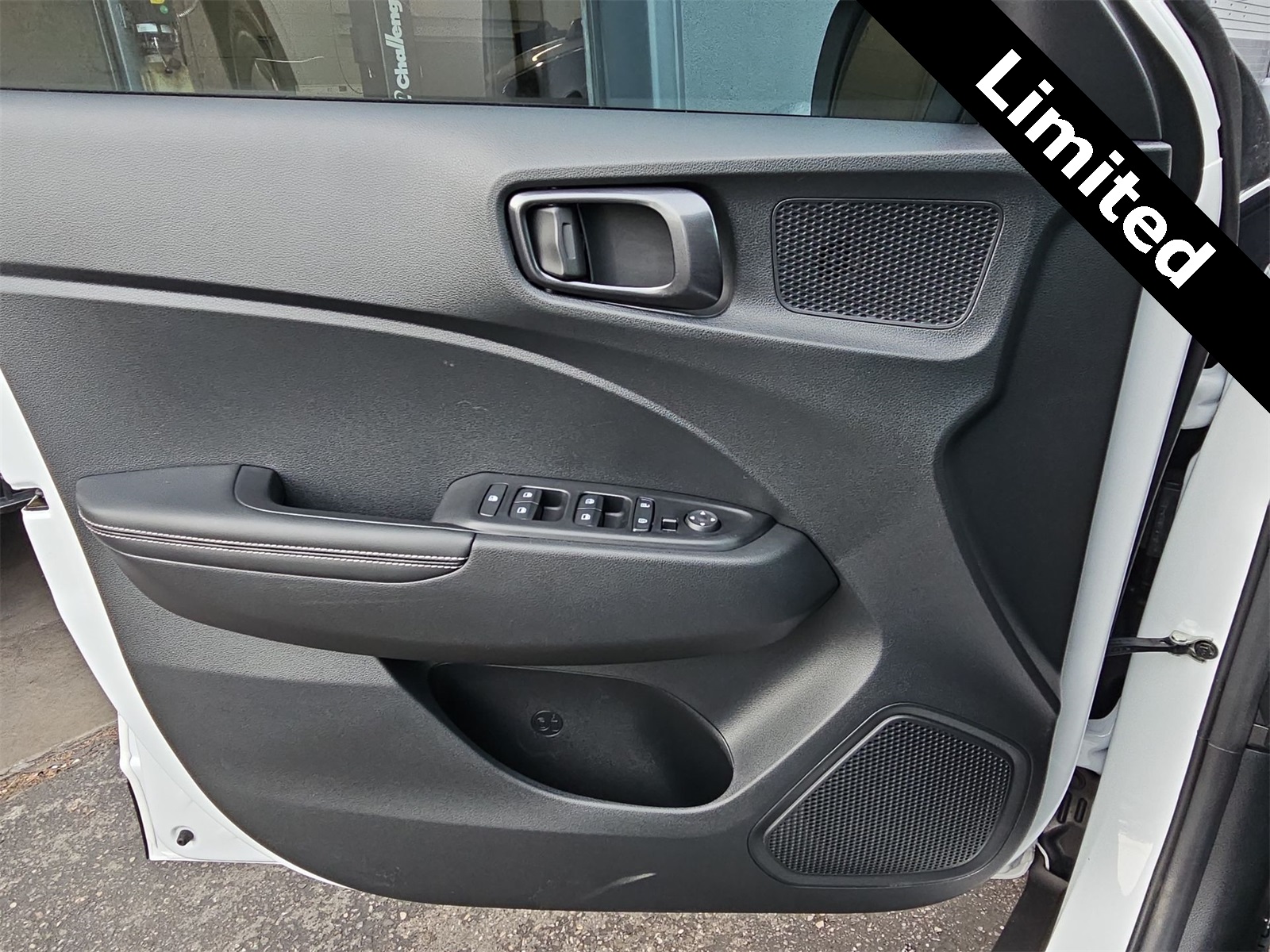 Thumbnail: 2024 Hyundai Venue - 28