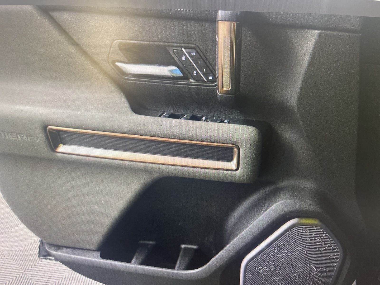 Thumbnail: 2024 GMC Hummer EV - 8