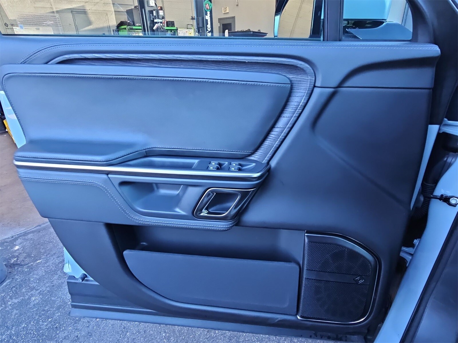 Thumbnail: 2023 Rivian R1S - 27