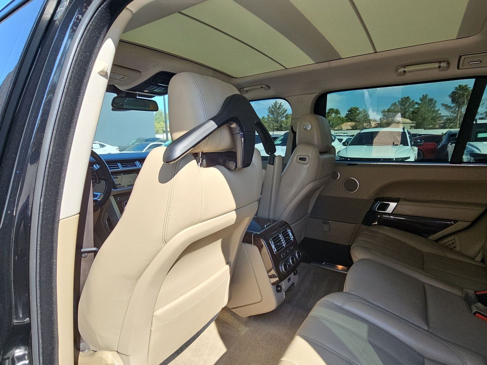 Thumbnail: 2016 Land Rover Range Rover - 16